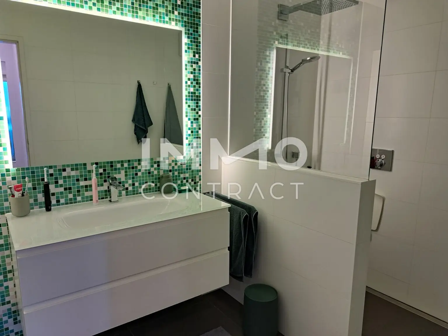 AUßERGEWÖHNLICHE DACHGESCHOSSWOHNUNG mit XL- Terrasse und XL Garagenplatz- Topzustand- Top Preis in 1130 Wien !