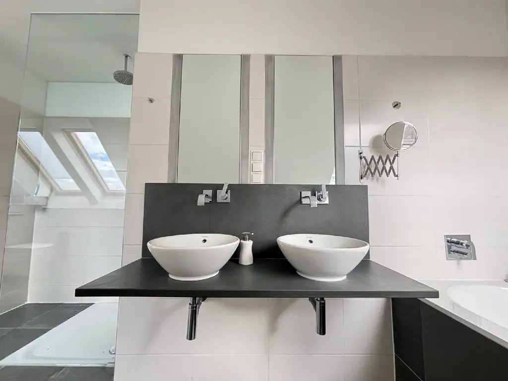 Traumhafte Dachmaisonette mit 2 Terrassen + Dachterrasse - Nähe Arenbergpark
