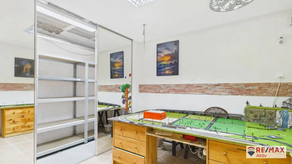 Rustikaler Charme trifft moderne Technik – Einfamilienhaus mit Galerie in Toplage Strasshof