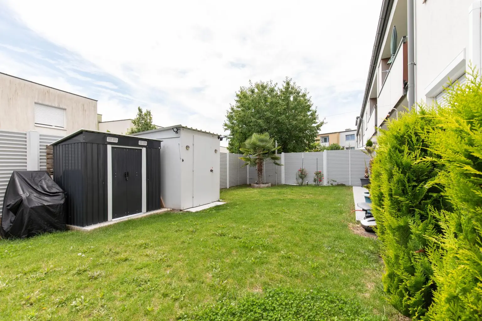 Traumhafte, barrierefreie Wohnung mit großem Garten und zwei Tiefgaragenplätzen