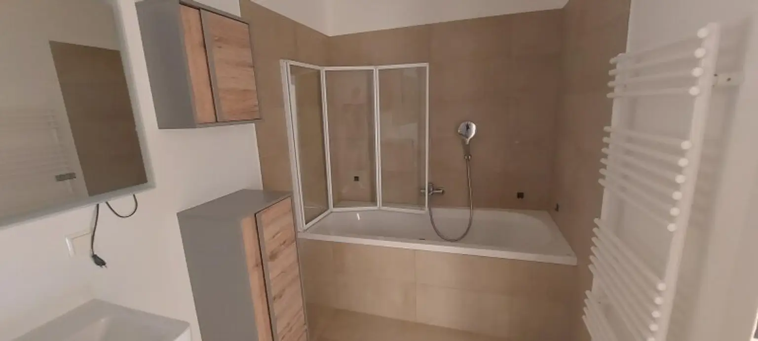 3-Zimmer-Wohnung mit 2 Balkonen und Tiefgaragenstellplatz (Top 8)