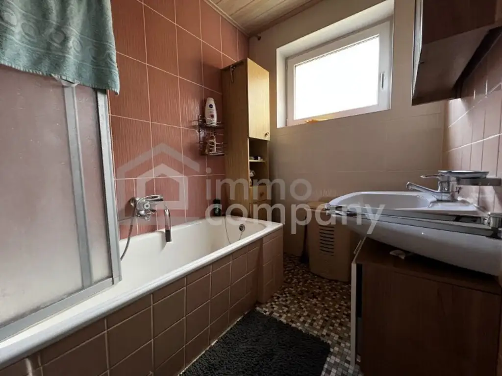 Großes renovierungsbedürftiges Ein- bis Zweifamilienhaus in Weissenstein bei Villach mit Fernblick