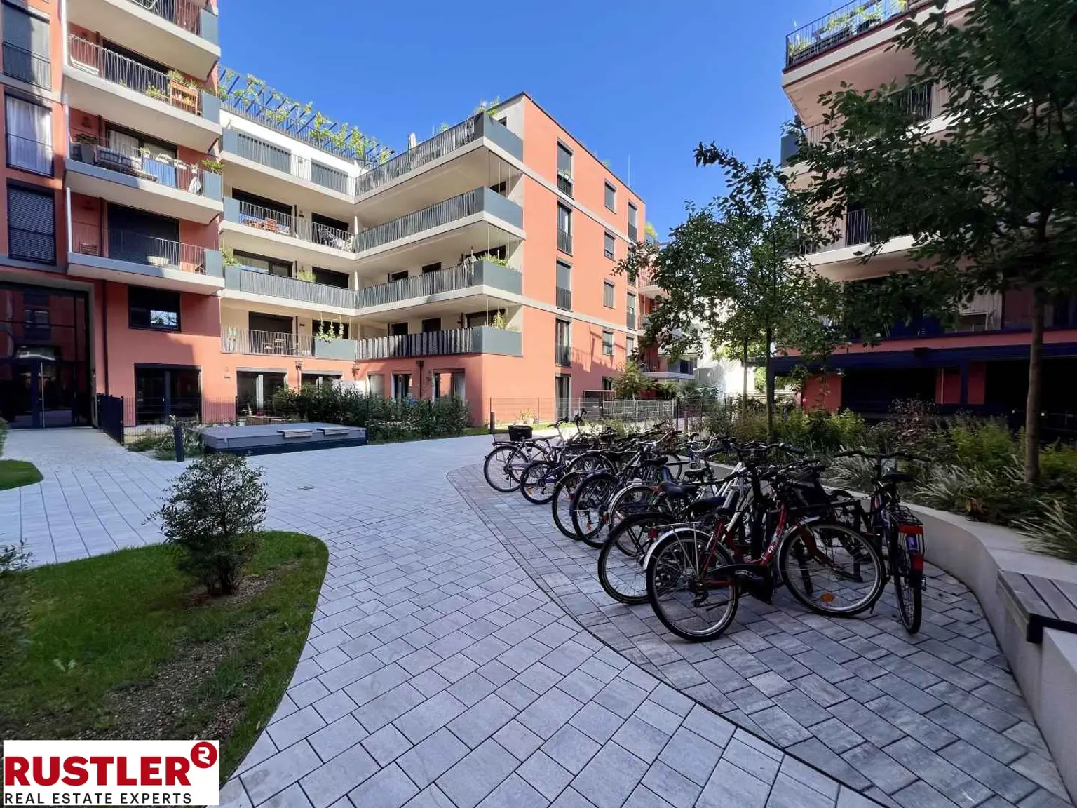 **ATTEMSGARTEN - HOCHWERTIGE 4 Zi WOHNUNG INKL. KÜCHE - 2 TERRASSEN - 2 BÄDER UND FITNESS**