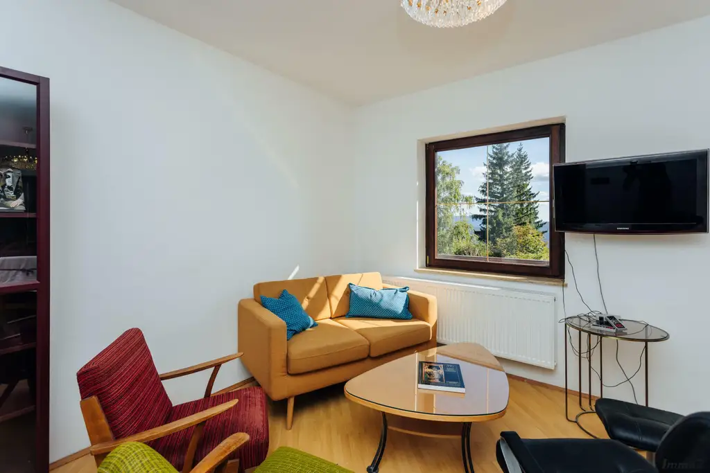 8252 Skiregion Joglland: Großzügiges Landhaus am Hochwechsel - Freiheit, Natur & Raum für neue Lebensideen