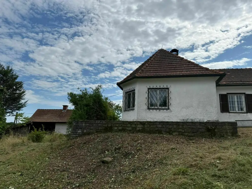 ***Scheibengrund mit charmanten sanierungsbedürftigen Haus*** Rundumblick von der Riegersburg bis zur Koralm*** Traumhafte Alleinlage ***