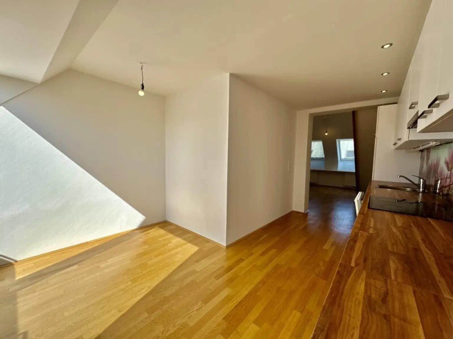 NEU! Wunderschöne Dachgeschoßwohnung mit 3 Zimmern plus großer Galerie!
