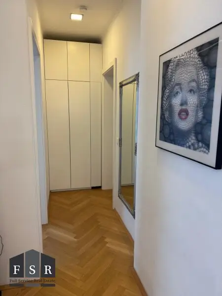 Alles da - Moderne und elegante Altbauwohnung mit Balkon in bester Lage + 1x Garagenplatz und Einbauküche im Preis inkludiert