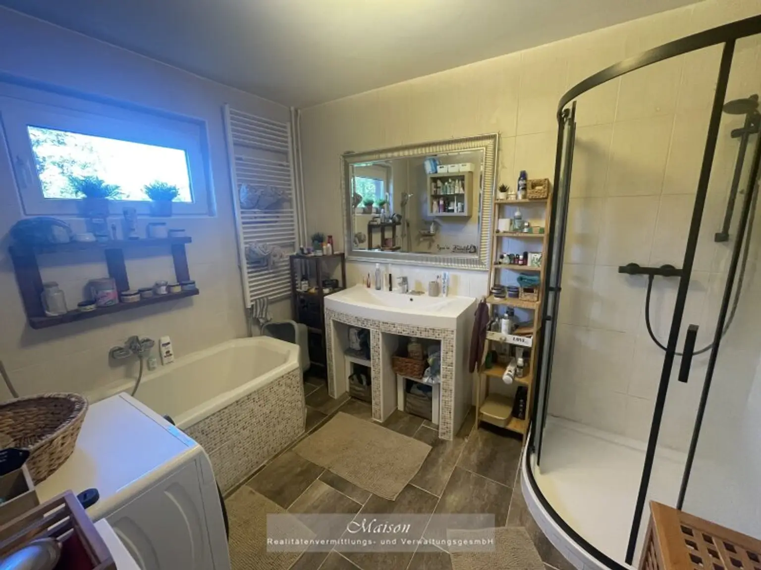 CHARMANTES ECKREIHENHAUS IN KLOSTERNEUBURG - 6 ZIMMER - GRÜNRUHELAGE - TERRASSEN - EIN ORT ZUM WOHLFÜHLEN !