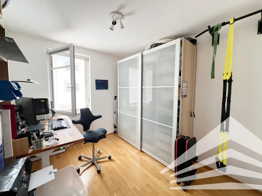 Gut aufgeteilte 3-Zimmer Wohnung mit Innenhof-Loggia und Küche!