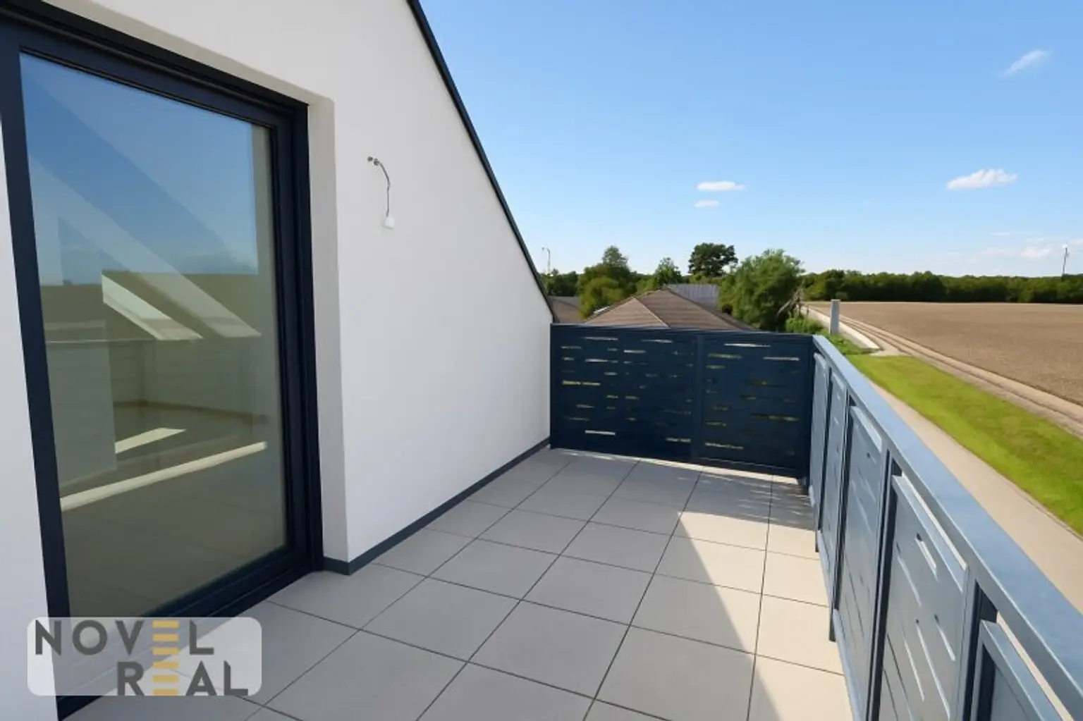 SCHLÜSSELFERTIGES ECKREIHENHAUS - 136 m² - ZIEGELMASSIV - AUF EIGENGRUND - UNVERBAUTER FERNBLICK
