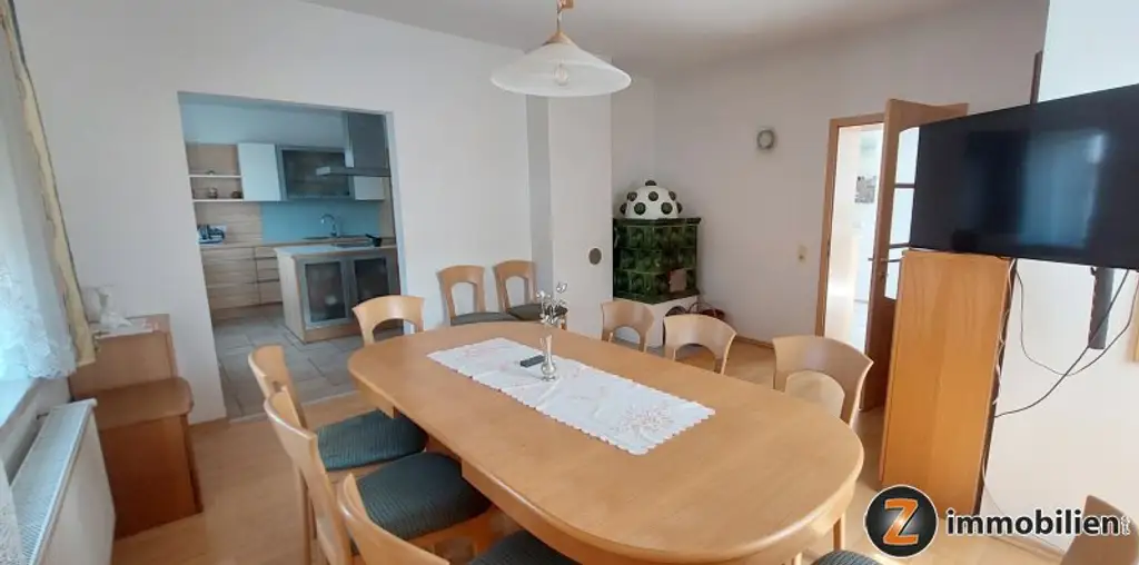 Großzügiges Einfamilienhaus mit idyllischen Garten