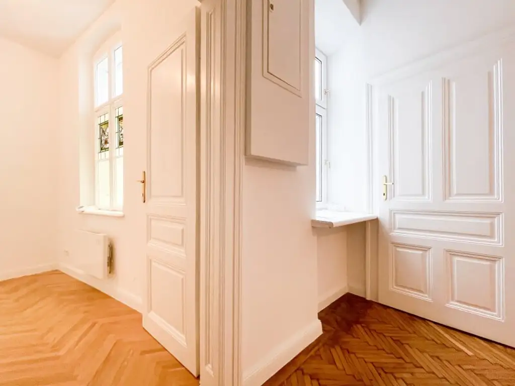 ALTBAU-TRAUM IN WÄHRING – 2,5 ZIMMER • LIFT KOMMT! • TOP LAGE HOFSTATTGASSE