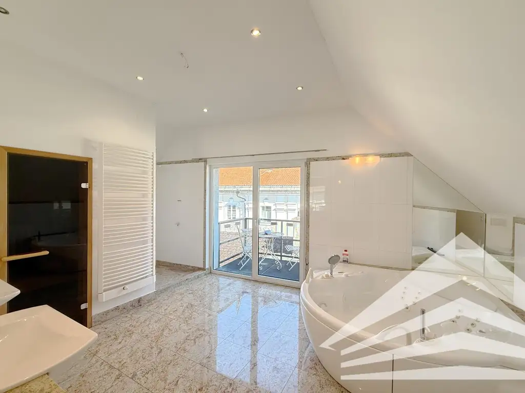 168 m² Penthouse in bester Innenstadtlage! Feine Ausstattung + PP inkl.!