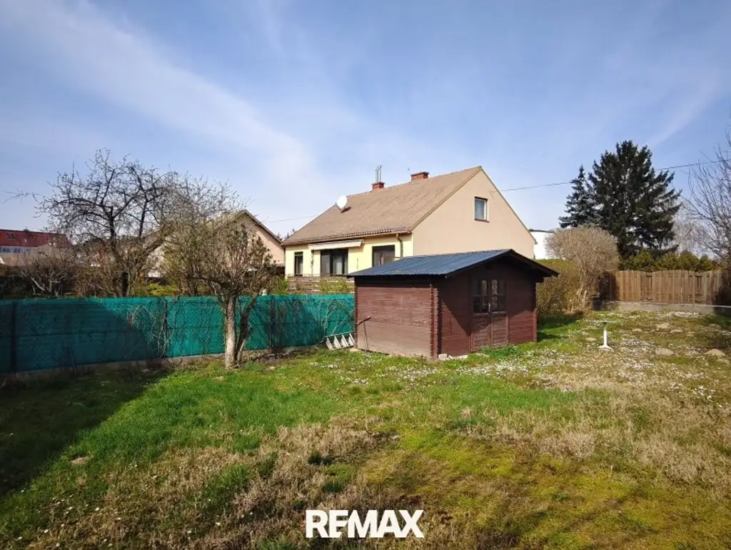 EFH mit großem Grundstück (1.164m²; teilbar) mit Garage, Carport und drei Gartenhäuschen