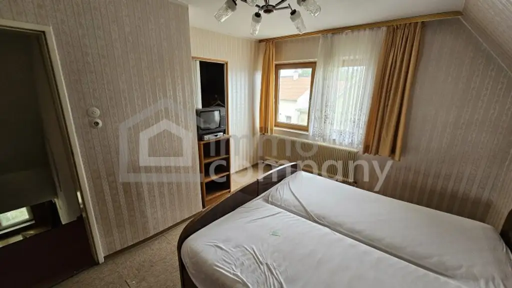 Renovierungsbedürftiges Haus mit Grünblick in Trautmannsdorf/Leitha zu verkaufen!