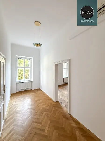 Klimatisiertes Büro bei neuer U5 Station! Repräsentatives Haus in bester Innenstadtlage bei der Votivkirche!