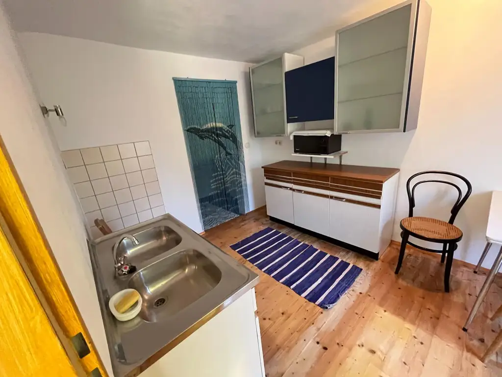 Renovierungsbedürftiges Haus mit Garten