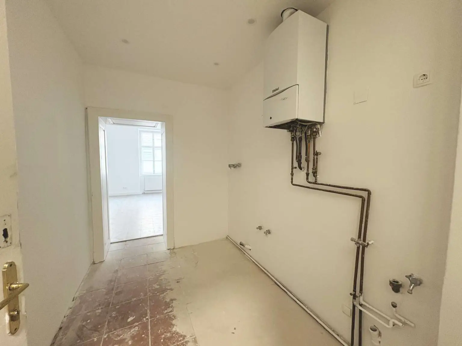 Teilsanierte 2 Zimmer Wohnung in Top Lage - 
Nahe altes AKH und Rathaus