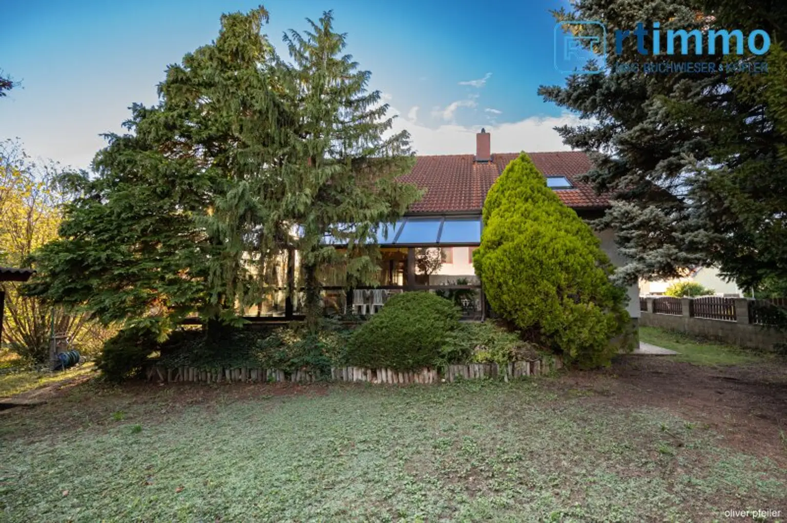 SCHÖNES FAMILIENHAUS mit Wintergarten und Garage in ruhiger Lage zu mieten!