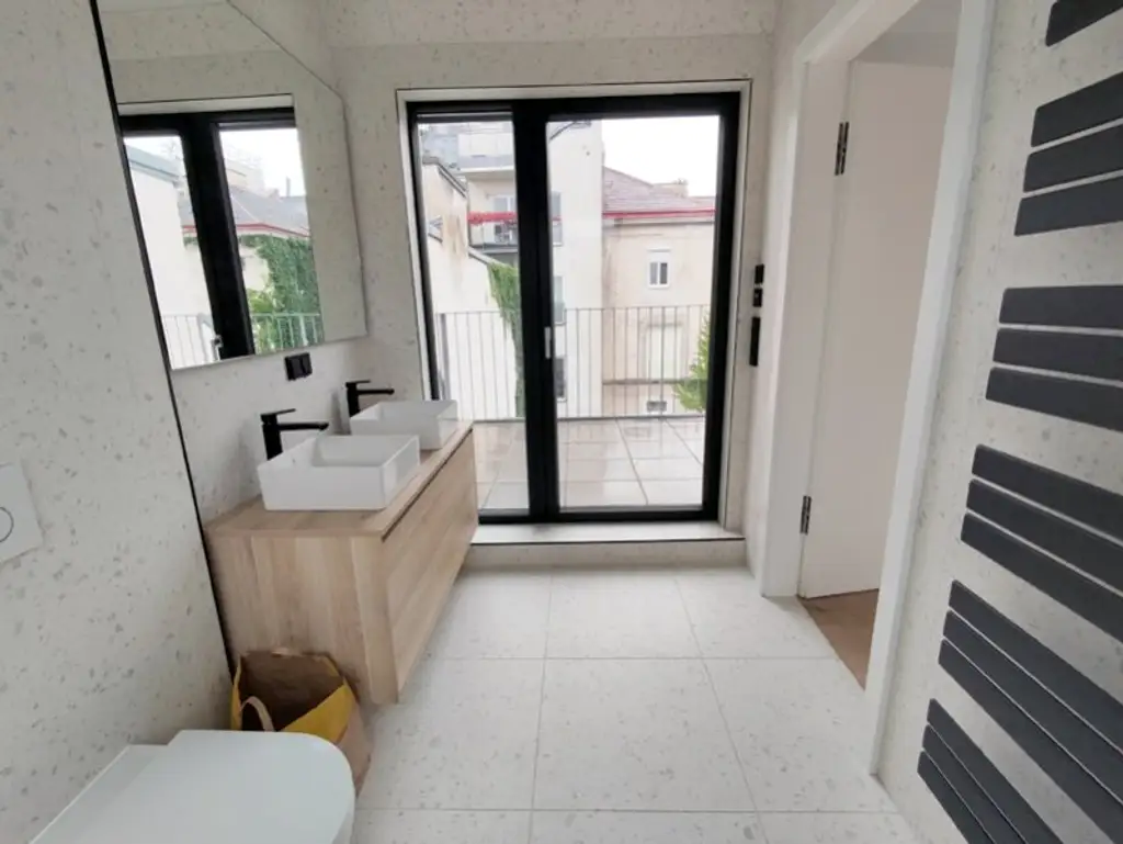 Krongasse! Erstbezug Penthouse mit 3 Terrassen und privatem Liftzugang auf frisch saniertem Altbau! Top17