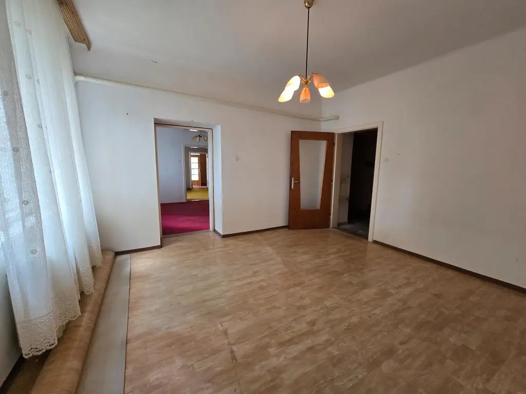 Großes Haus mit Entwicklungspotenzial in Mönichkirchen / ehemaliges Hotel
