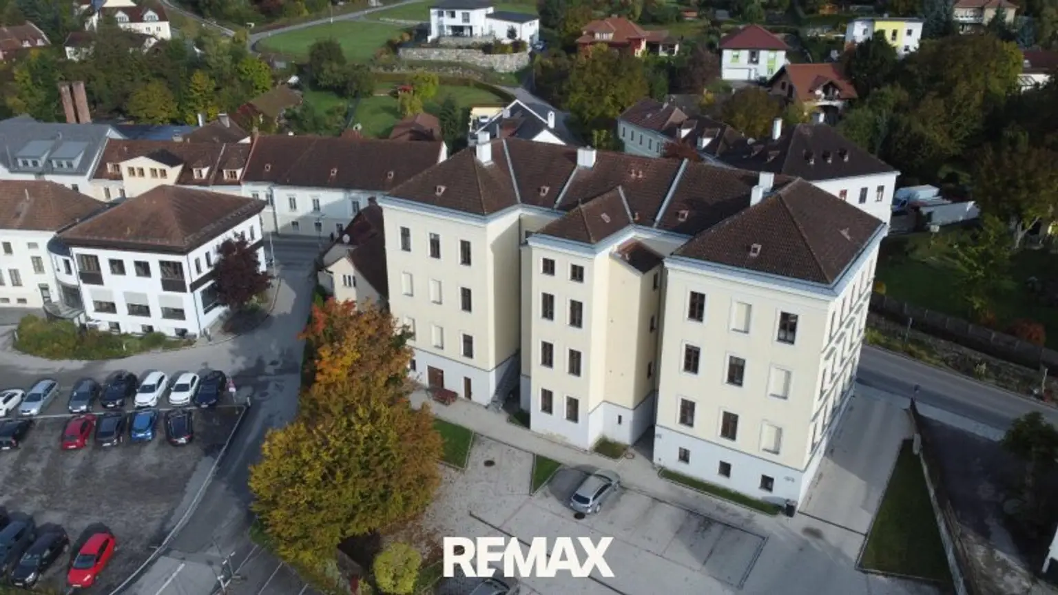 Charakteristisches Zinshaus im Ortszentrum