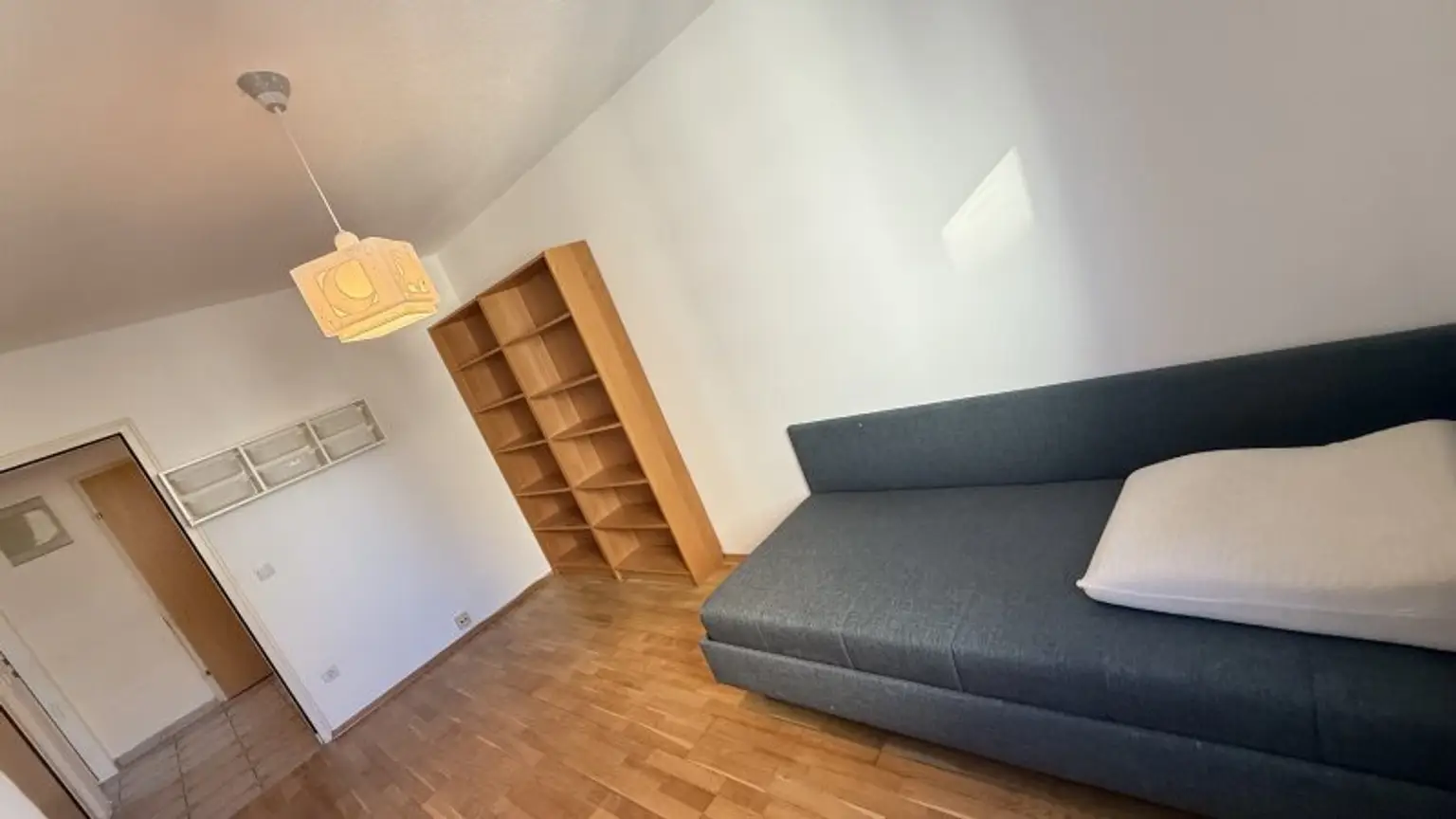 Teilmöblierte 3 Zimmer mit Klima und verglaster Loggia ***** spektakulärer Weitblick + optionaler Garagenstellplatz *****