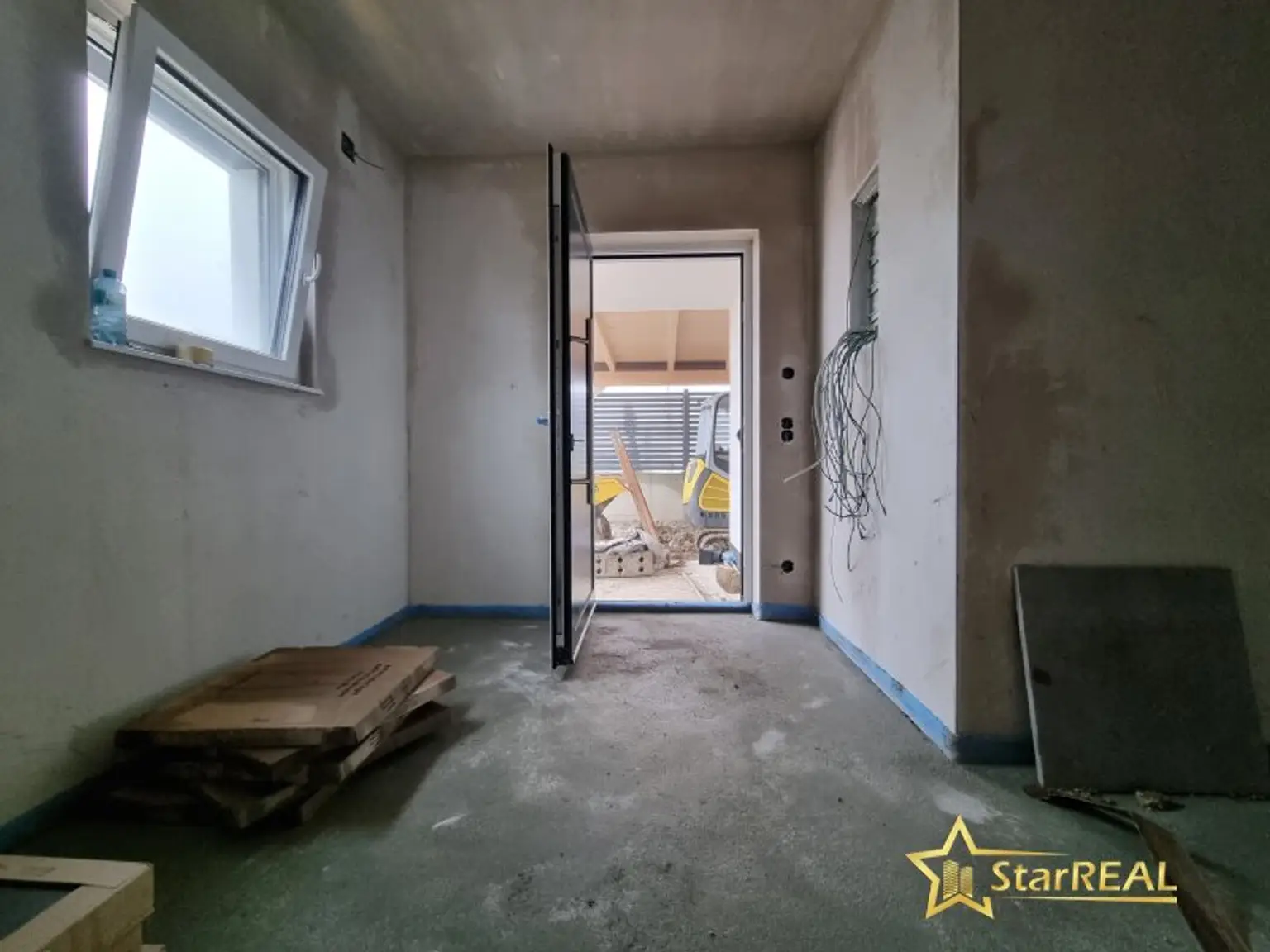 KURZ VOR FERTIGSTELLUNG! 208 m² NFL! 5-ZIMMER, KELLER, BALKON, TERRASSE, CARPORT UND GROSSER GARTEN. ZIEGELQUALITÄT MIT UNVERBAUBAREM GRÜNBLICK.