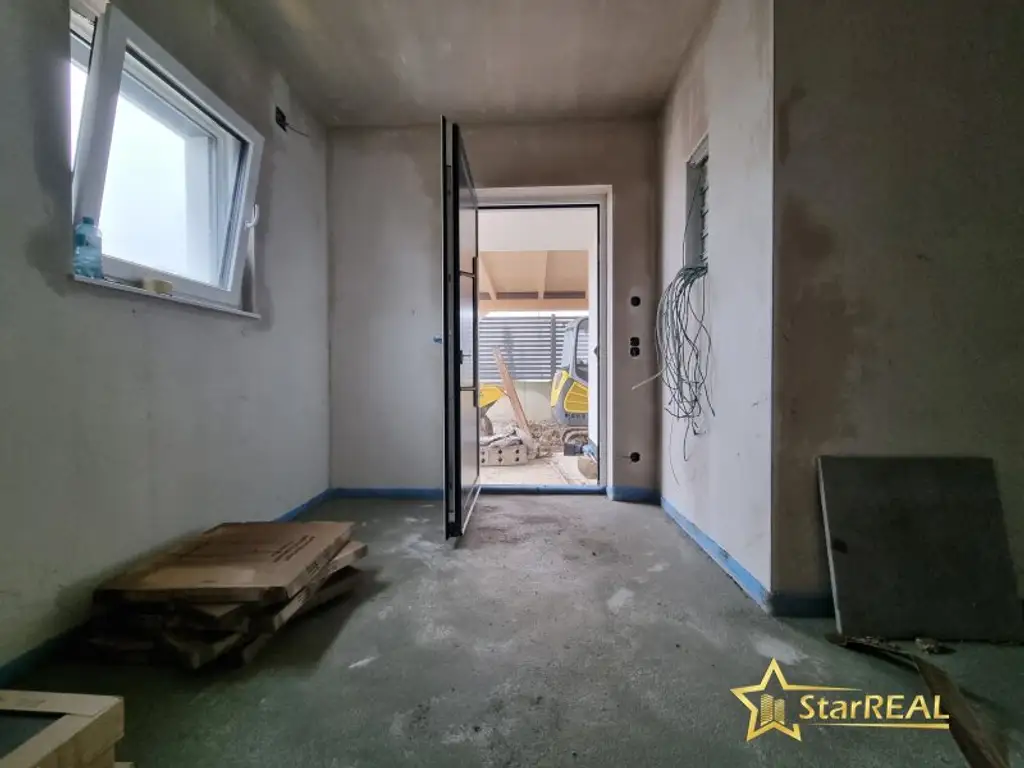 KURZ VOR FERTIGSTELLUNG! 208 m² NFL! 5-ZIMMER, KELLER, BALKON, TERRASSE, CARPORT UND GROSSER GARTEN. ZIEGELQUALITÄT MIT UNVERBAUBAREM GRÜNBLICK.