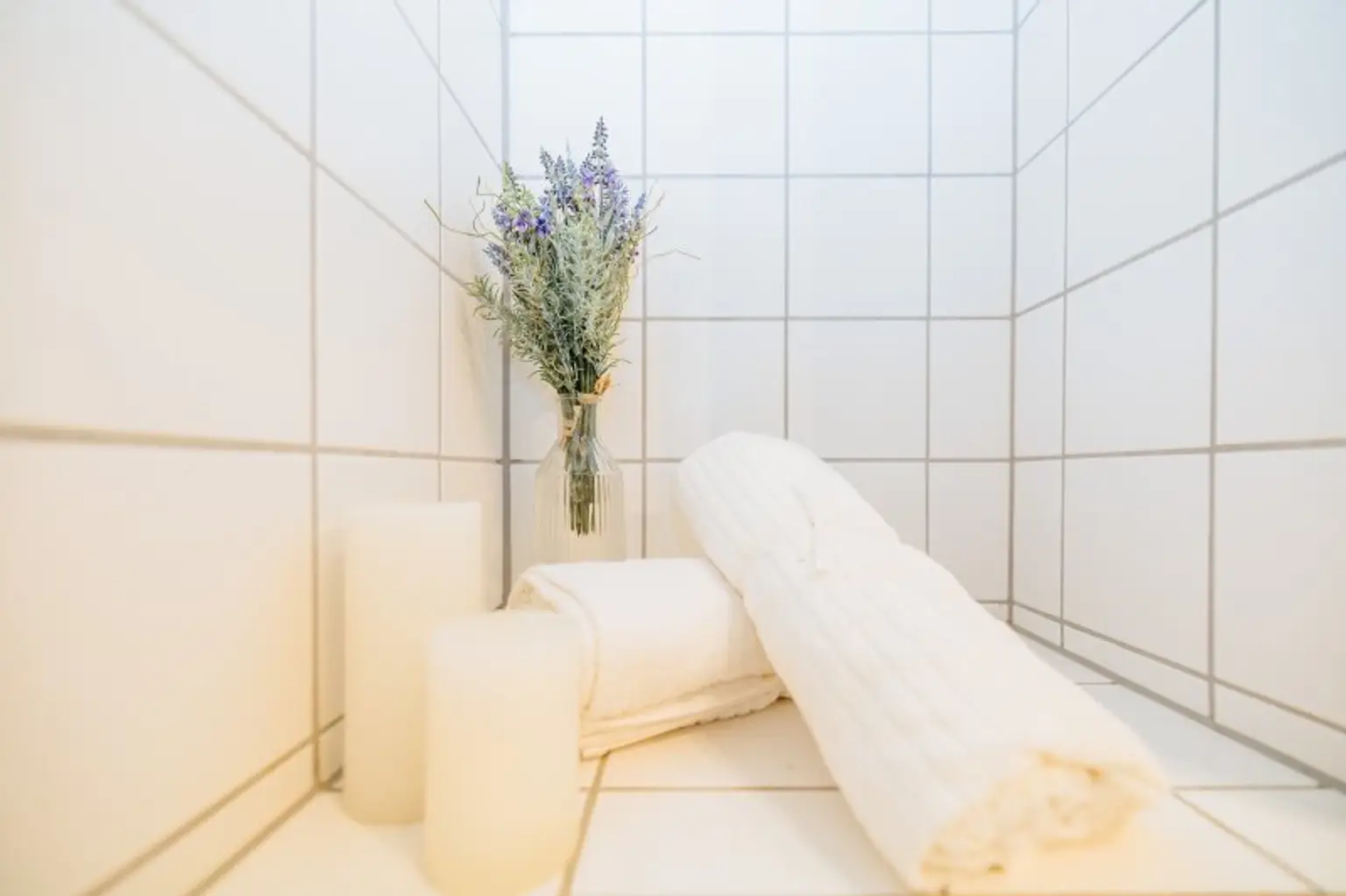 1 MONAT MIETFREI I AB SOFORT I XL-TERRASSE I TOP-KÜCHE I SEHR HELL & RUHIG I BADEWANNE I WG TAUGLICH I MODERN SANIERT I LICHTDURCHFLUTET I SEHR ZENTRALE LAGE AM STADTPARK I