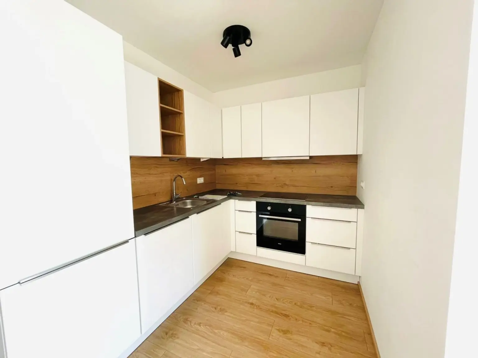 10 | ++ NEU ++ TRAUMWOHNUNG - DREI Zimmer, Küche & Terrasse | Prima Service Immobilien