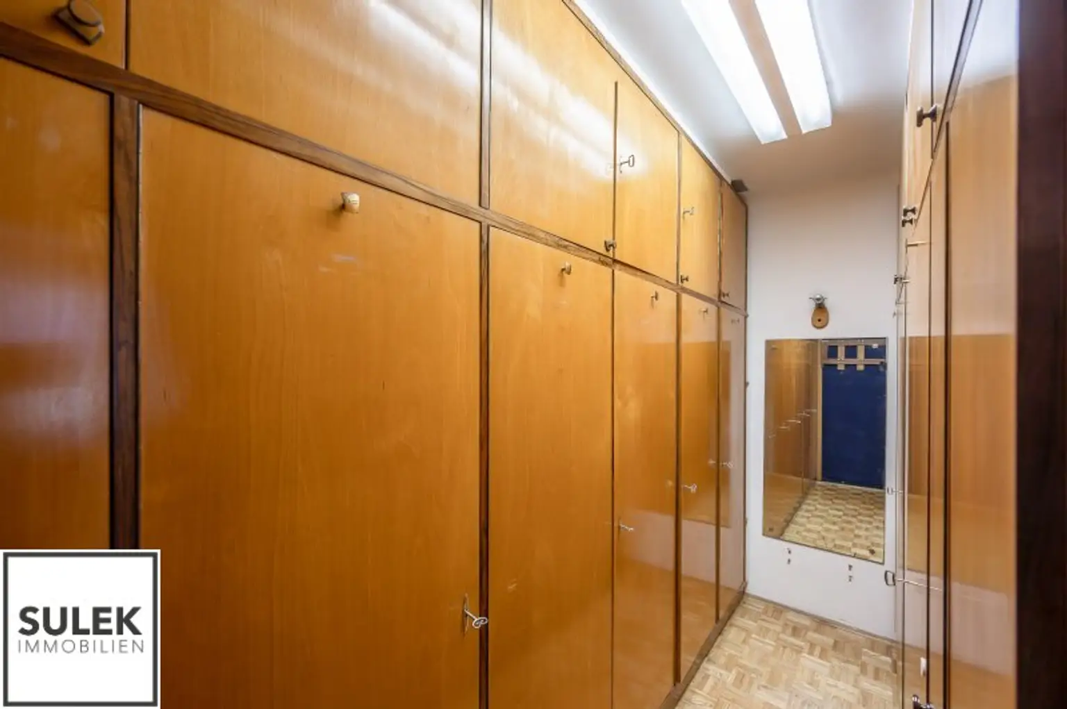 Bastiengasse 15: 3-Zimmer-DG-Wohnung mit separater Küche & gemütlicher, sonniger Terrasse