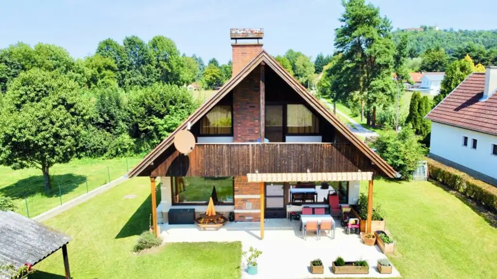 Entzückendes Einfamilienhaus mit großem Garten | 4 Zimmer | Terrasse und Balkon | Kamin