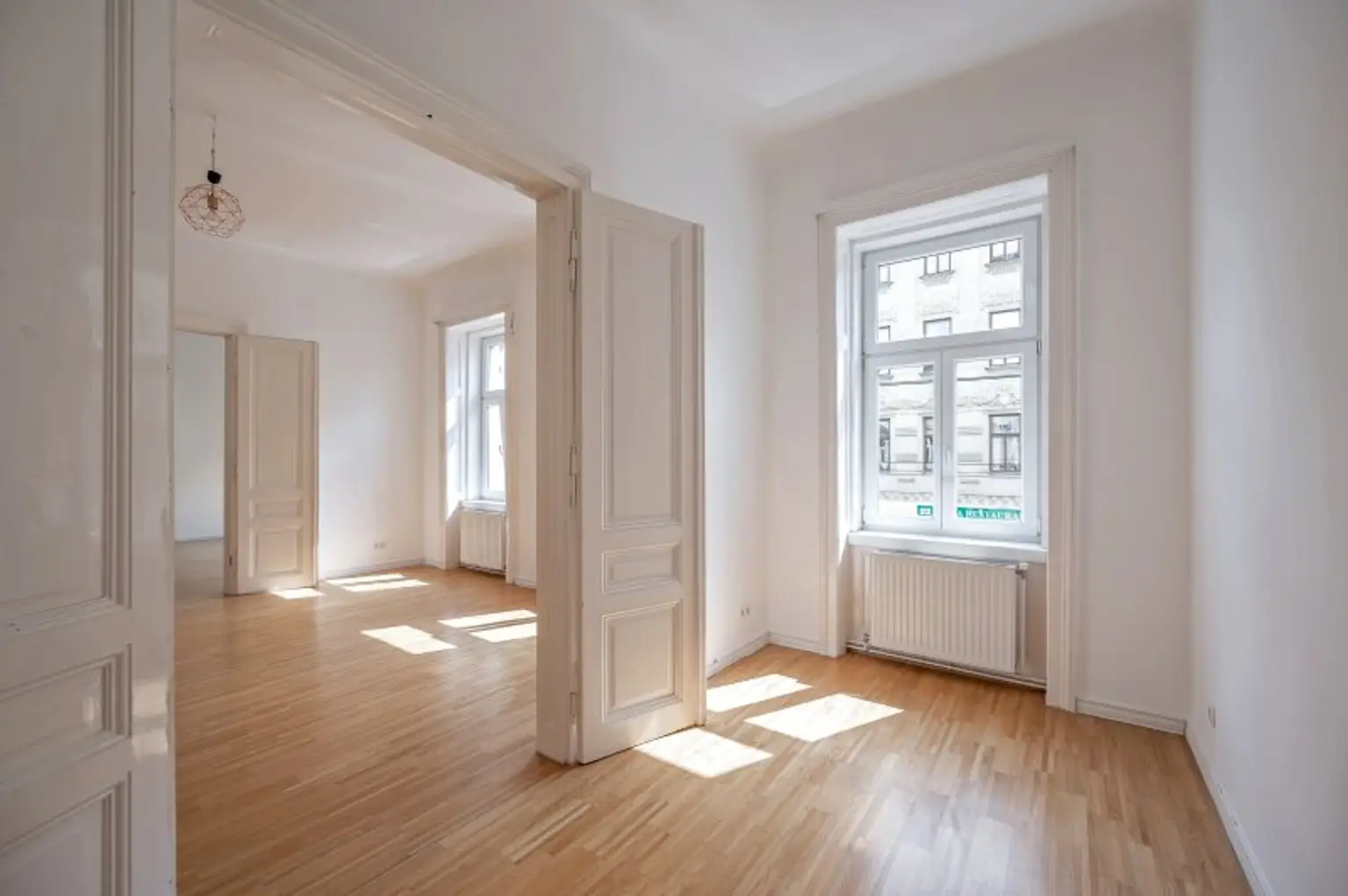 ***NEU*** Fantastische 4 Zimmer Wohnung in repräsentativem Stilaltbau! in TOP-Lage!