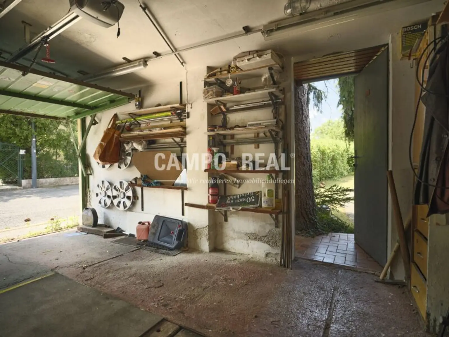 CAMPO REAL: Charmantes Stadthaus – Ihr Renovierungsprojekt mit Potential!