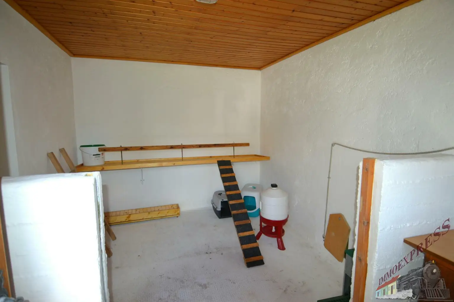 Entkerntes Einfamilienhaus mit großem Innenhof und hochwertig saniertem Stadl - zentrale Ruhelage