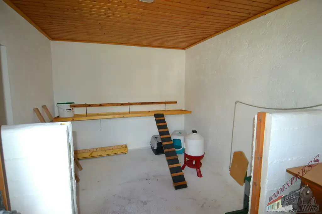 Entkerntes Einfamilienhaus mit großem Innenhof und hochwertig saniertem Stadl - zentrale Ruhelage