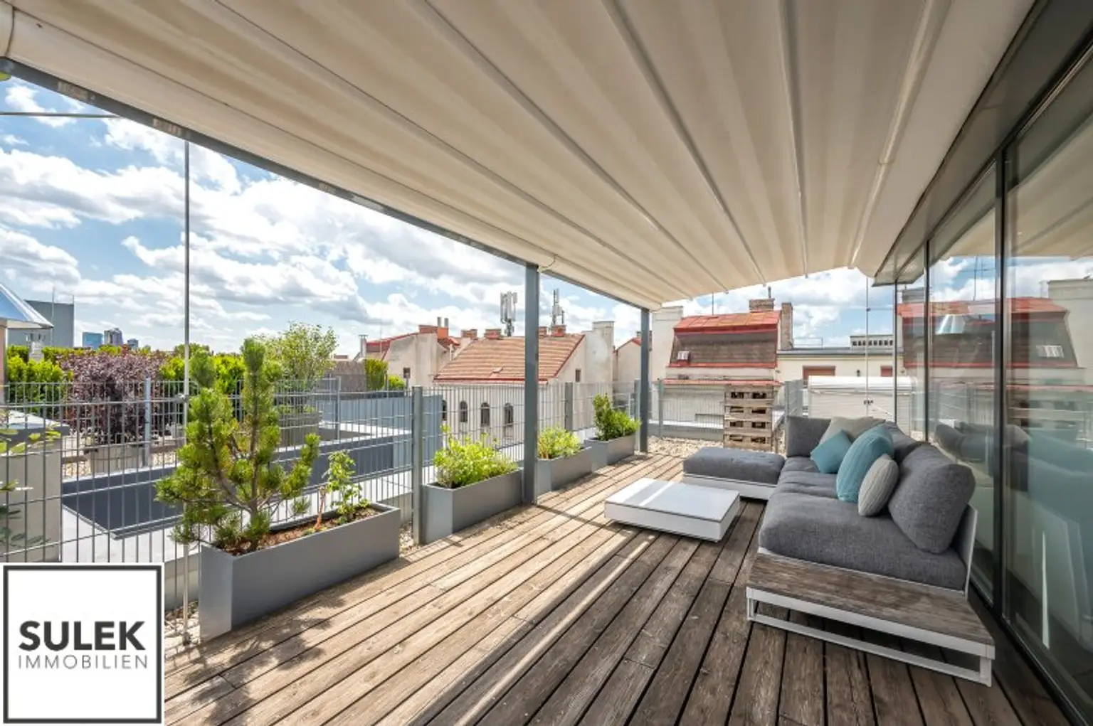 Einzigartige DG-Wohnung mit Loft-Charakter und Terrassen (rd. 165m²) inkl. atemberaubendem Fernblick