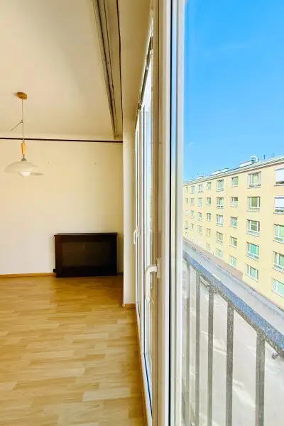 Sehr gut aufgeteilte 2 Zimmer Wohnung mit separater Küche