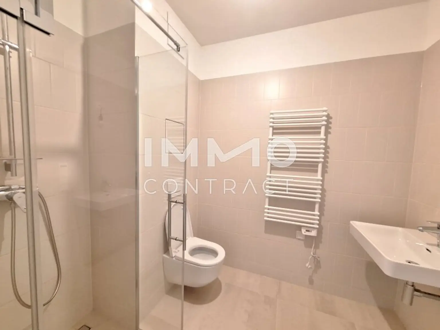 Bad mit WC und Dusche