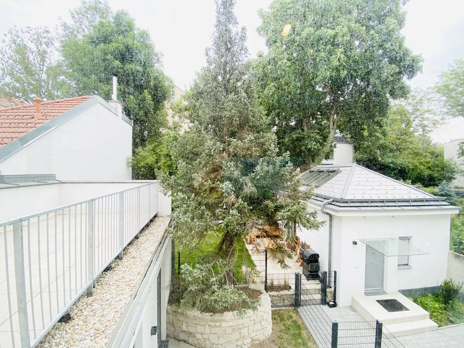 Erstbezug nach Sanierung - mit hofseitiger Terrasse