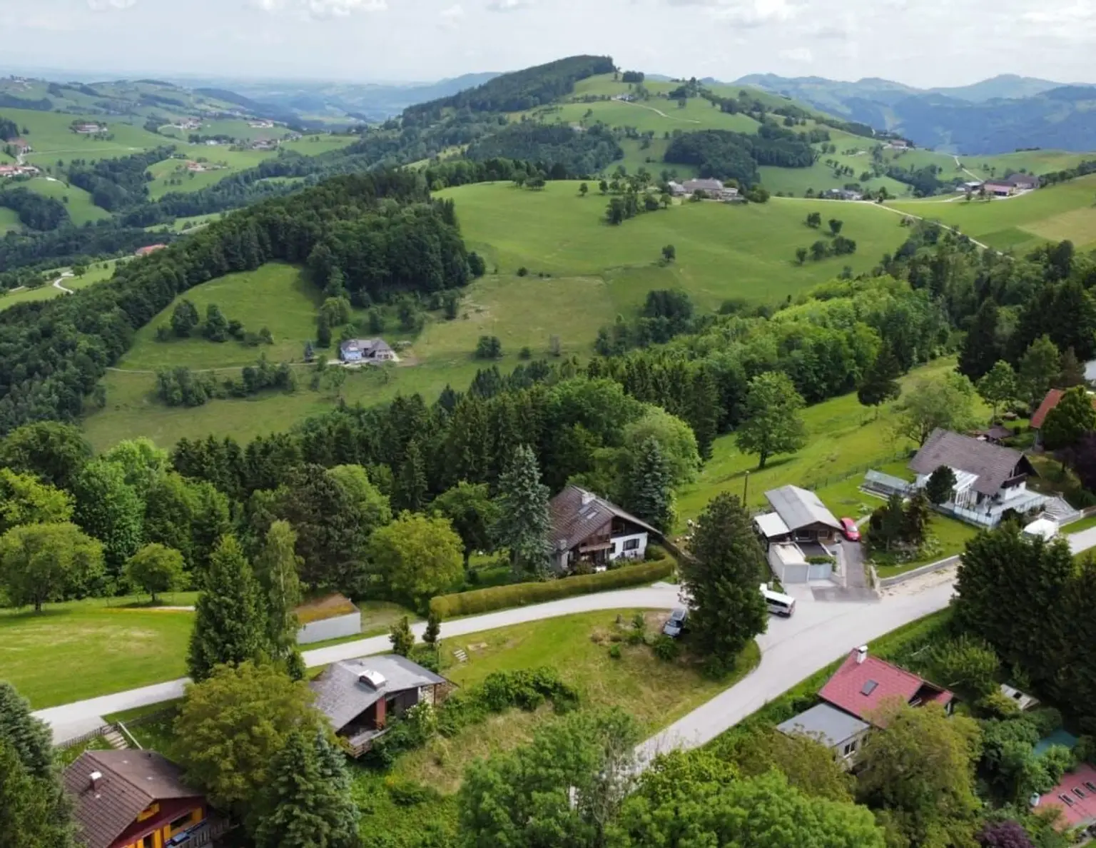 Idyllisches Grundstück mit Hütte und Panoramablick in Zehetner