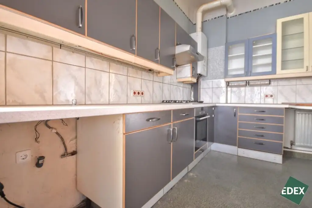 Altbauwohnung mit 56 m² zum Sanieren – ruhige Lage in Favoriten