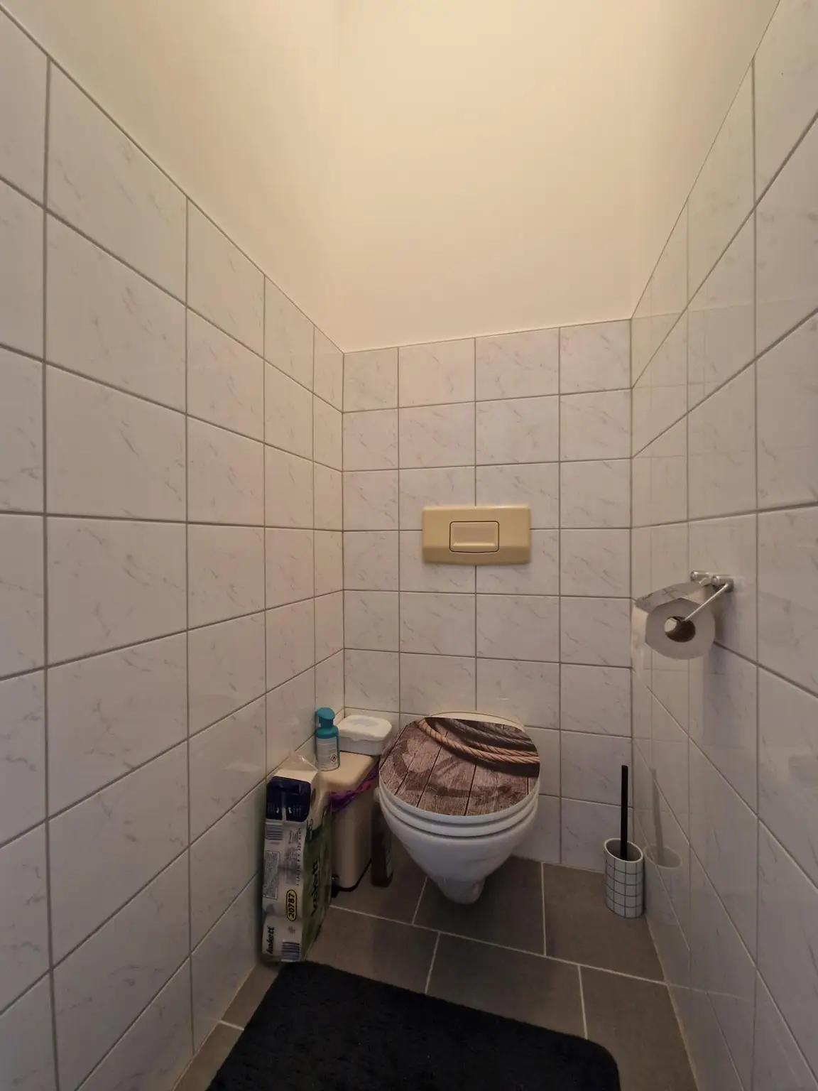FREUNDLICHE ERDGESCHOSSWOHNUNG IM ZENTRUM VON GROßWEIKERSDORF MIT PARKPLATZ