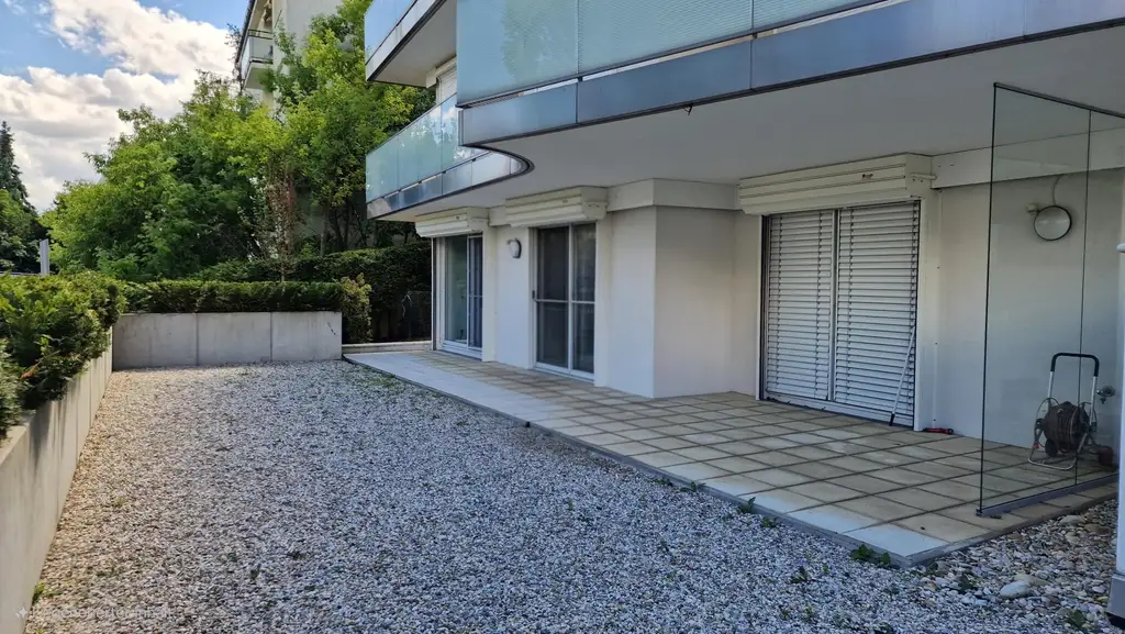 Stilvolle Gartenwohnung für gehobene Ansprüche - 4 Schlafzimmer, 4 Bäder!