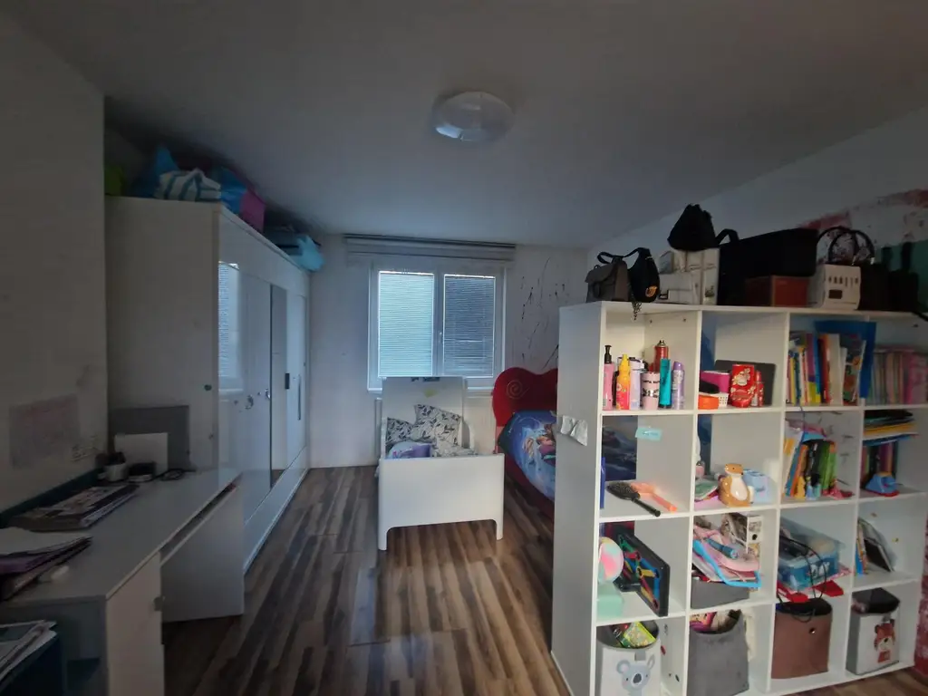 SANIERUNGSBEDÜRFTIGER BUNGALOW MIT TRAUMHAFTEM GARTEN ODER IHR BAUGRUNDSTÜCK FÜR IHR TRAUMHAUS IN ALLERBESTER WOHN- UND ZENTRUMSLAGE VON ABSDORF