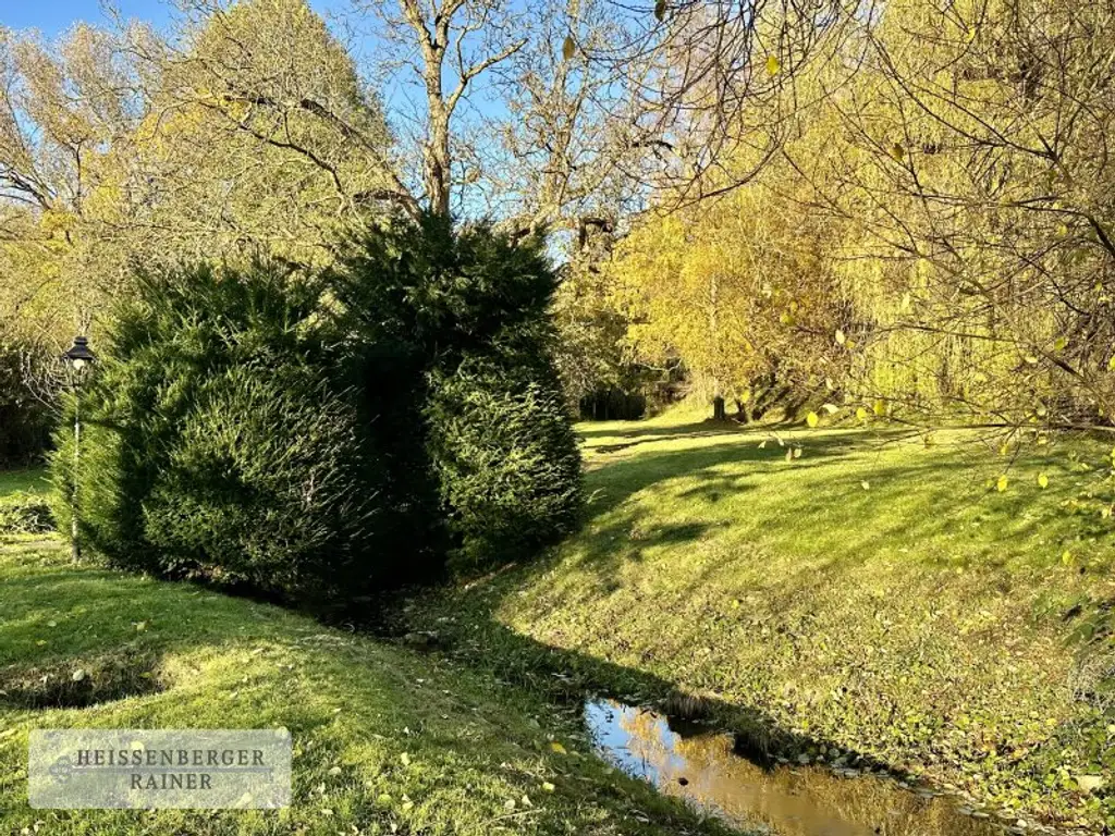 EIN PRIVATES PARADIES ZU JEDER JAHRESZEIT /// HISTORISCHES LANDHAUS MIT PARK, WALD, BACH UND BADESEE