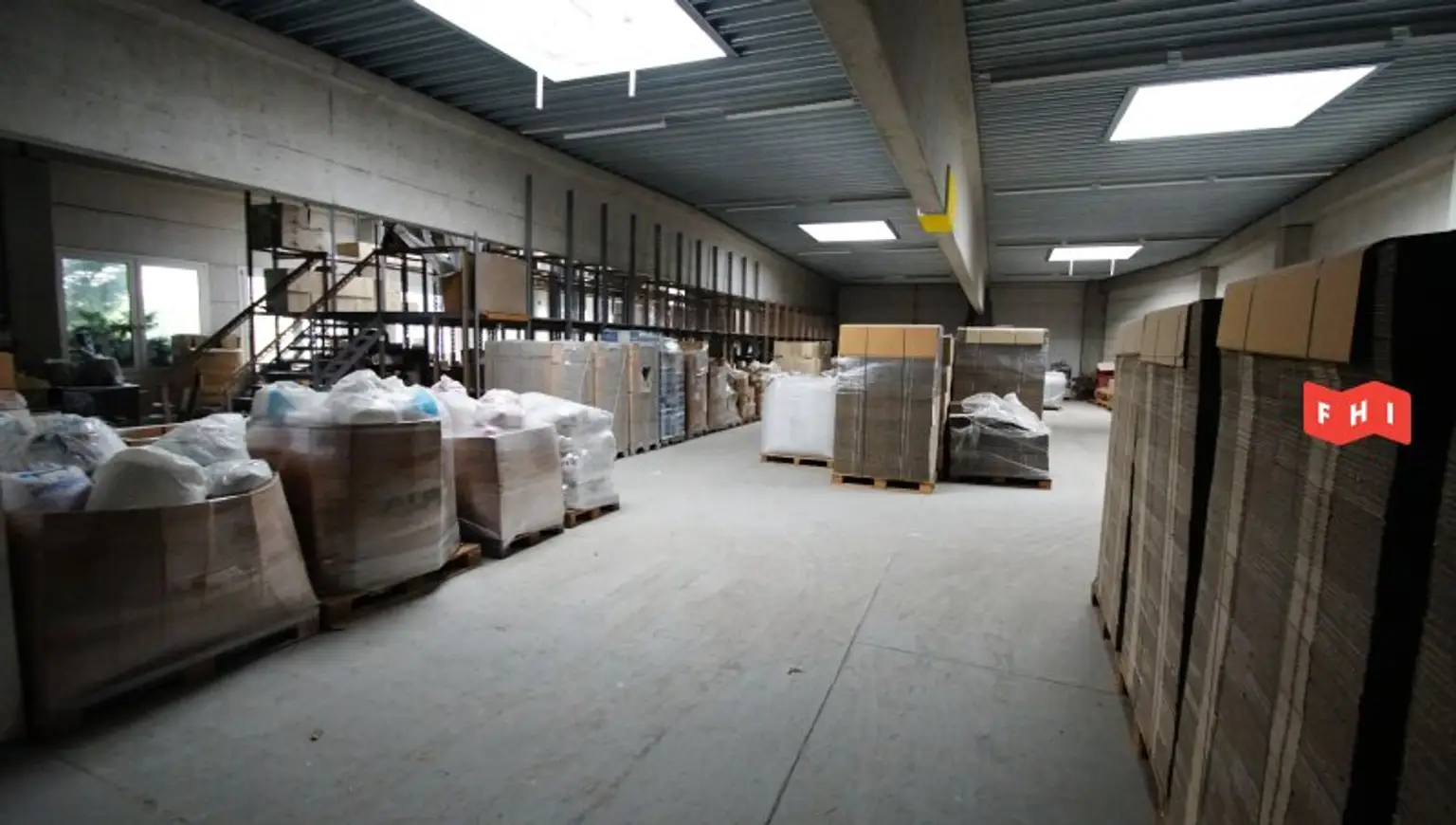 Logistikfläche***2 Hallen***30 Stellplätze***Ausbaupotential***