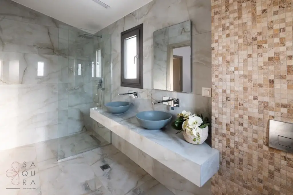 Exklusive Neubau-Maisonette in Polihrono – Drei Etagen moderner Luxus am Meer