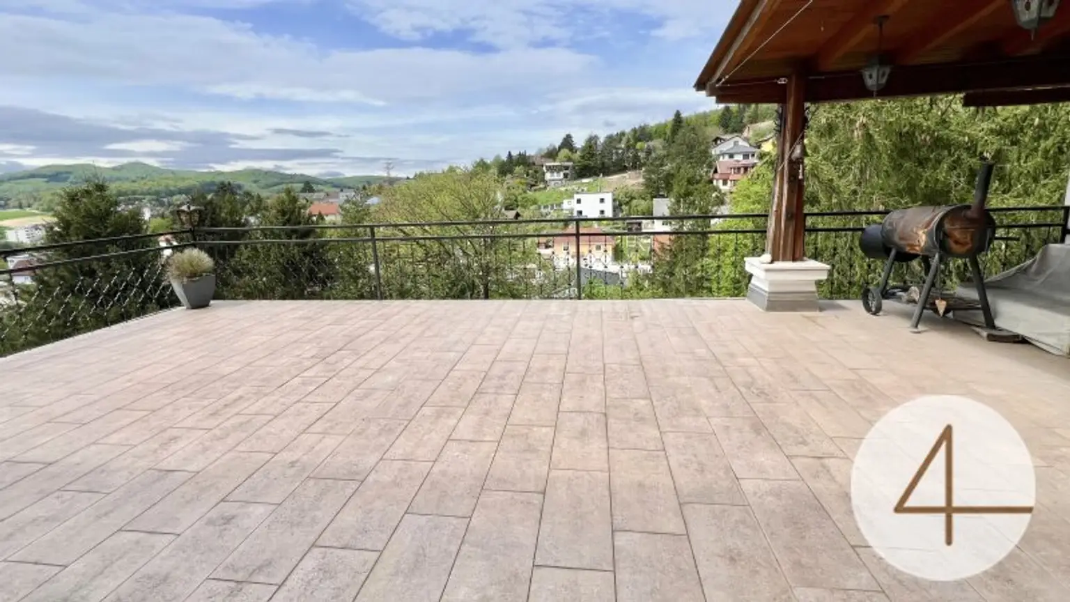 10 Minuten Fahrzeit nach Wien I Klimatisierte Villa mit Weitblick I Wellness, Fitnessraum & Kamin I Terrassen, Balkon & Garten I Hochwertige Ausstattung